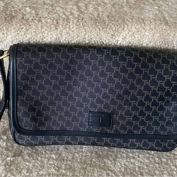 Tommy Hilfiger 9 1/2”x7” black handbag purse - Picture 2 of 10